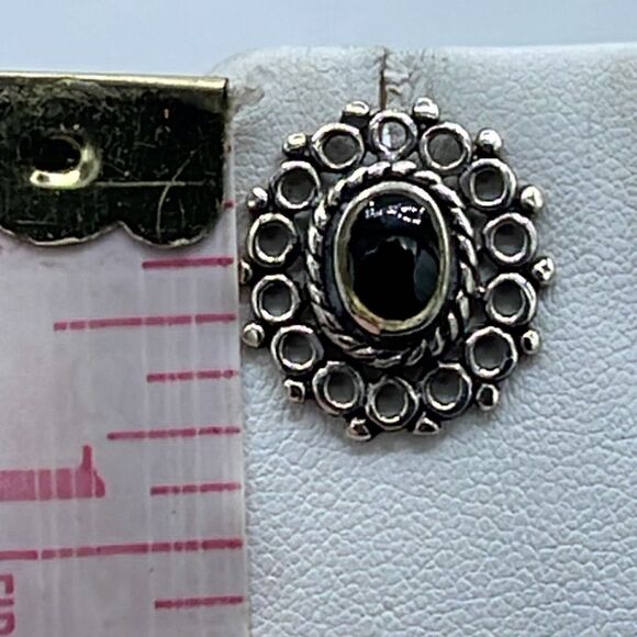 Sterling silver black onyx pierced earrings - Picture 4 of 8